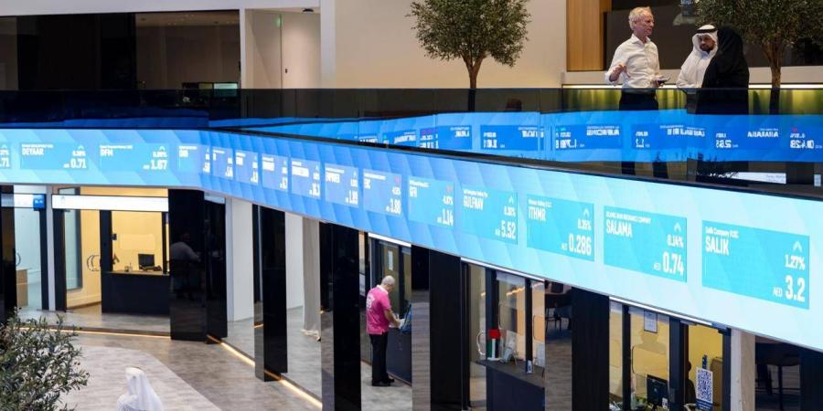 مؤشرات أسهم الإمارات تتراجع بضغط «القيادية» - الأول نيوز