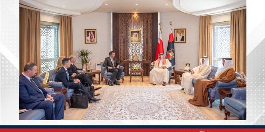 خلال استقباله للمدير العام لقوة الحدود البريطانية .. وزير الداخلية: تعزيز التعاون وتبادل الخبرات التكنولوجية والتدريبية في مجالات العمل الأمني - الأول نيوز