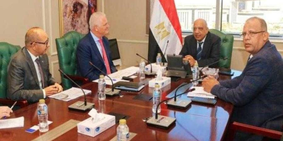 وزير الكهرباء يبحث مع تحالف ”رينيرجي جروب بارتنرز” مشروع متكامل للطاقات المتجددة - الأول نيوز