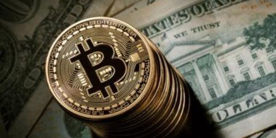 قيمة عملة بيتكوين تنخفض إلى 102 ألف دولار مع تراجع التقييمات - الأول نيوز