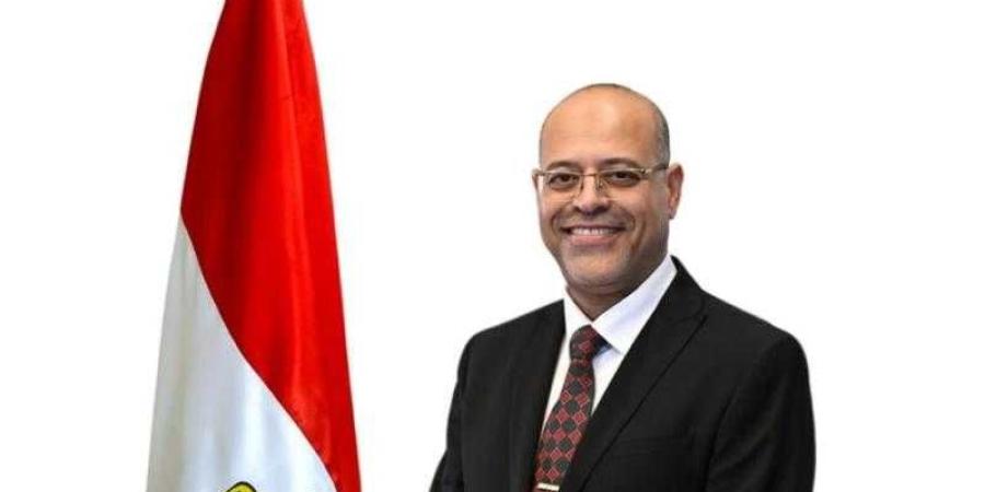 وزير العمل يعتمد 2 مليون و103 آلاف و535 جنيهًا رعاية صحية واجتماعية وإعانات حوادث لـ 553 عاملاً غير منتظم في 26 محافظة - الأول نيوز