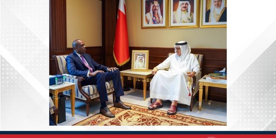 وزير الخارجية يستقبل سفير جمهورية رواندا لدى مملكة البحرين والمقيم في أبوظبي - الأول نيوز