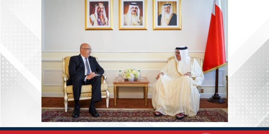 وزير الخارجية يتسلم وثيقة تفويض ممثل اليونيسكو لدول مجلس التعاون واليمن - الأول نيوز