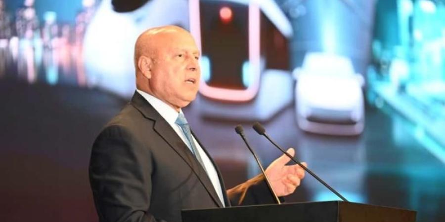 وزير الصناعة والنقل: مشاركة أكثر من 500 شركة عالمية ومحلية من 30 دولة في كافة مجالات الصناعة والنقل - الأول نيوز