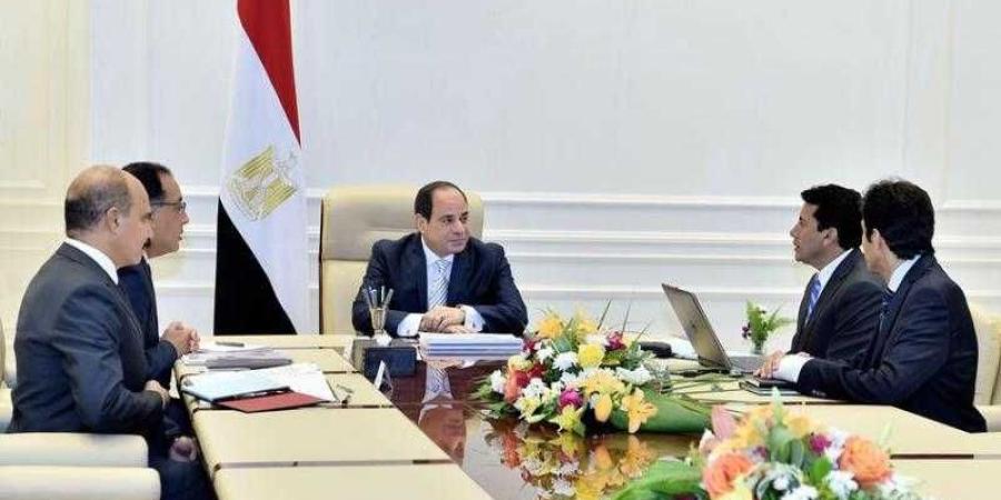 الرئيس السيسي يجتمع مع رئيس الوزراء ووزير الشباب والرياضة - الأول نيوز