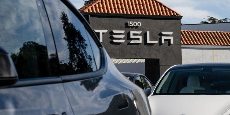 تيسلا تسحب 10500 بطارية «باوروول» للاستخدام المنزلي - الأول نيوز