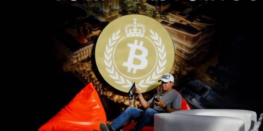 العملات الرقمية تكافح لاستعادة عافيتها «بيتكوين» تسجل 102 ألف دولار - الأول نيوز