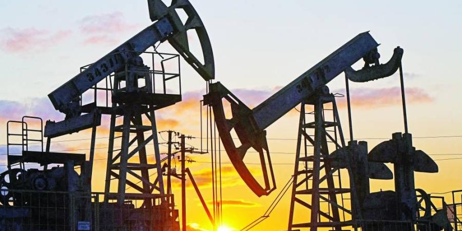 النفط ينخفض وسط مخاوف ضعف الطلب وفائض المعروض - الأول نيوز