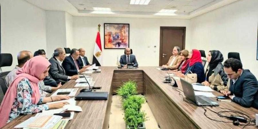 نائب وزير الإسكان يتابع موقف مشروعات برنامج خدمات الصرف الصحي المستدامة في المناطق الريفية بالشرقية - الأول نيوز