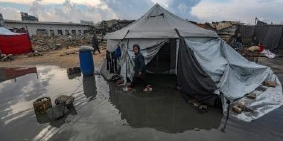 الأونروا: مئات آلاف النازحين في غزة يواجهون الشتاء دون أساسيات الحياة - الأول نيوز