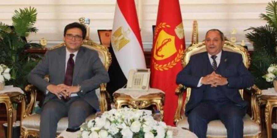 وزير الثقافة ومحافظ بورسعيد يناقشان خطة تطوير عدد من المنشآت الثقافية ودعم الفعاليات بالمحافظ - الأول نيوز