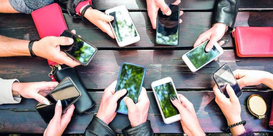 13 % نمو سوق الهواتف الذكية في الإمارات الربع الثالث - الأول نيوز