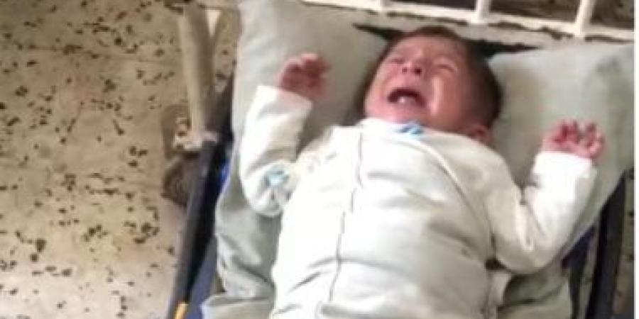 ضحايا الحرب يبحثون عن الحياة.. أحمد النجار رضيع يقف على حافة النجاة خارج غزة - الأول نيوز