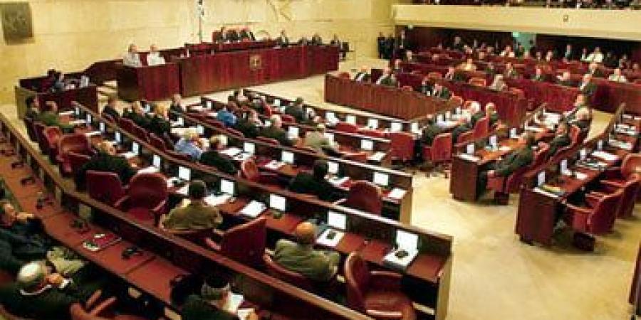 لجنة بالكنيست الإسرائيلى تصادق على السماح للمستوطنين بشراء أراض بالضفة الغربية - الأول نيوز