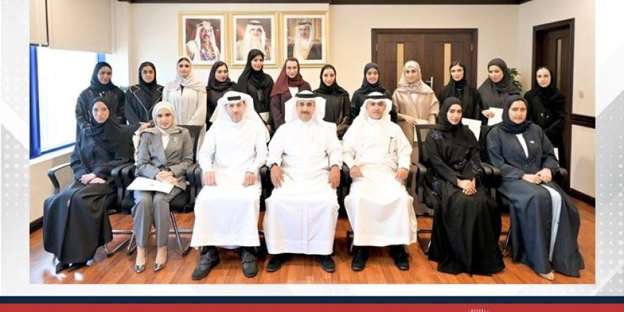 النائب العام يكرّم منتسبات النيابة العامة بمناسبة يوم المرأة البحرينية - الأول نيوز