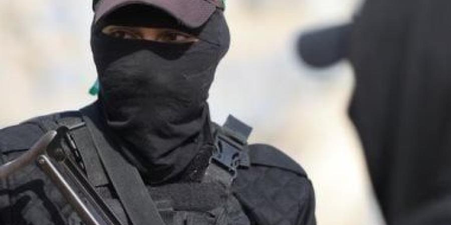 عناصر مسلحة تابعة لمليشيات بقطاع غزة يسلمون أنفسهم لحركة حماس - الأول نيوز