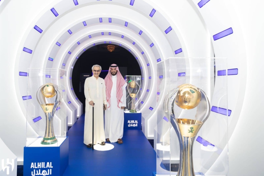 الجاسر يفتح نار الهجوم على إدارة الهلال السعودي