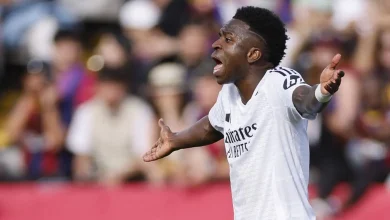 فينيسيوس مخزٍٍٍ!! أسطورة مدريد يهاجم نجم الملكي بعد أدائه في الكلاسيكو