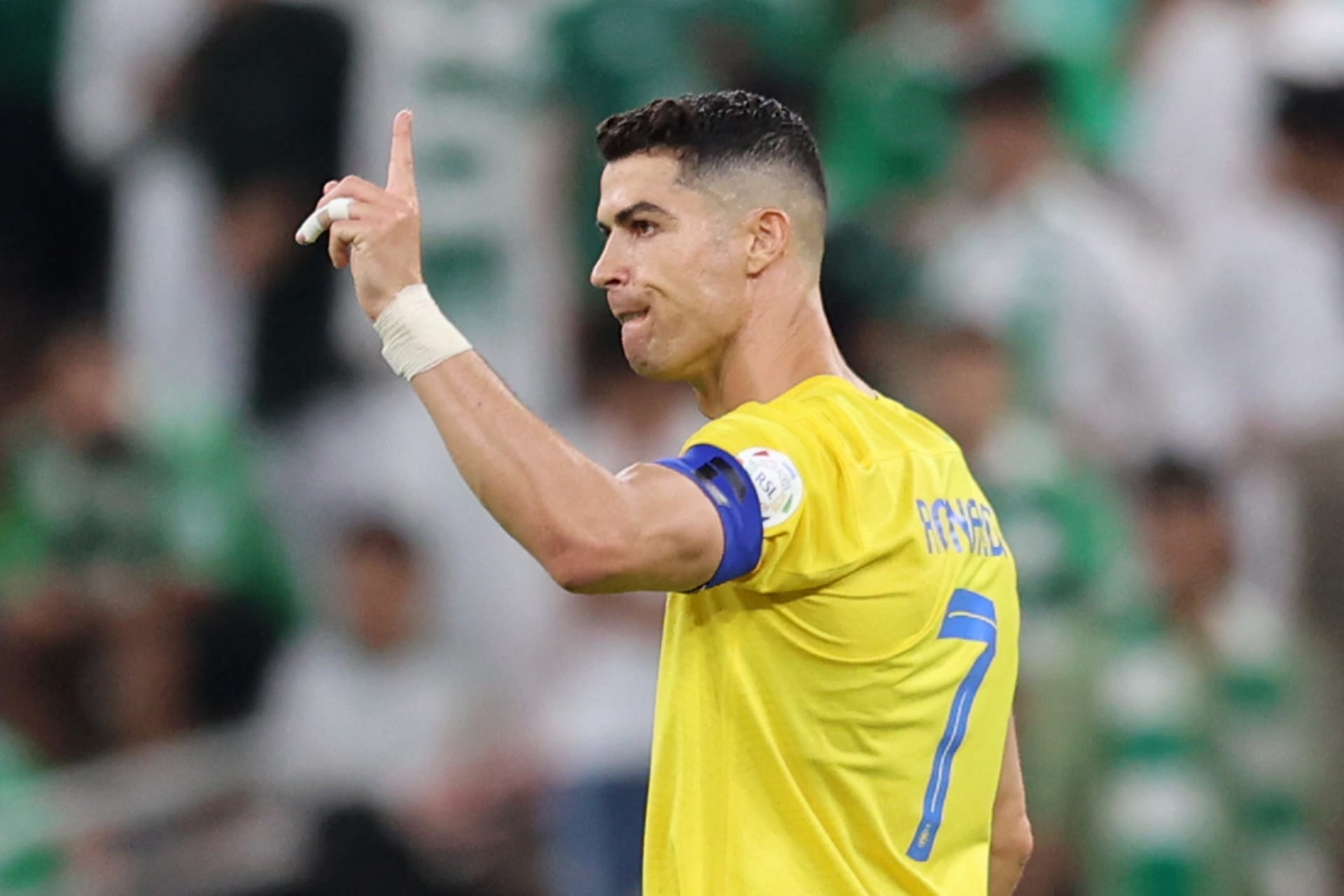 ساحة النصر تشتعل بشروط رونالدو لتجديد عقده