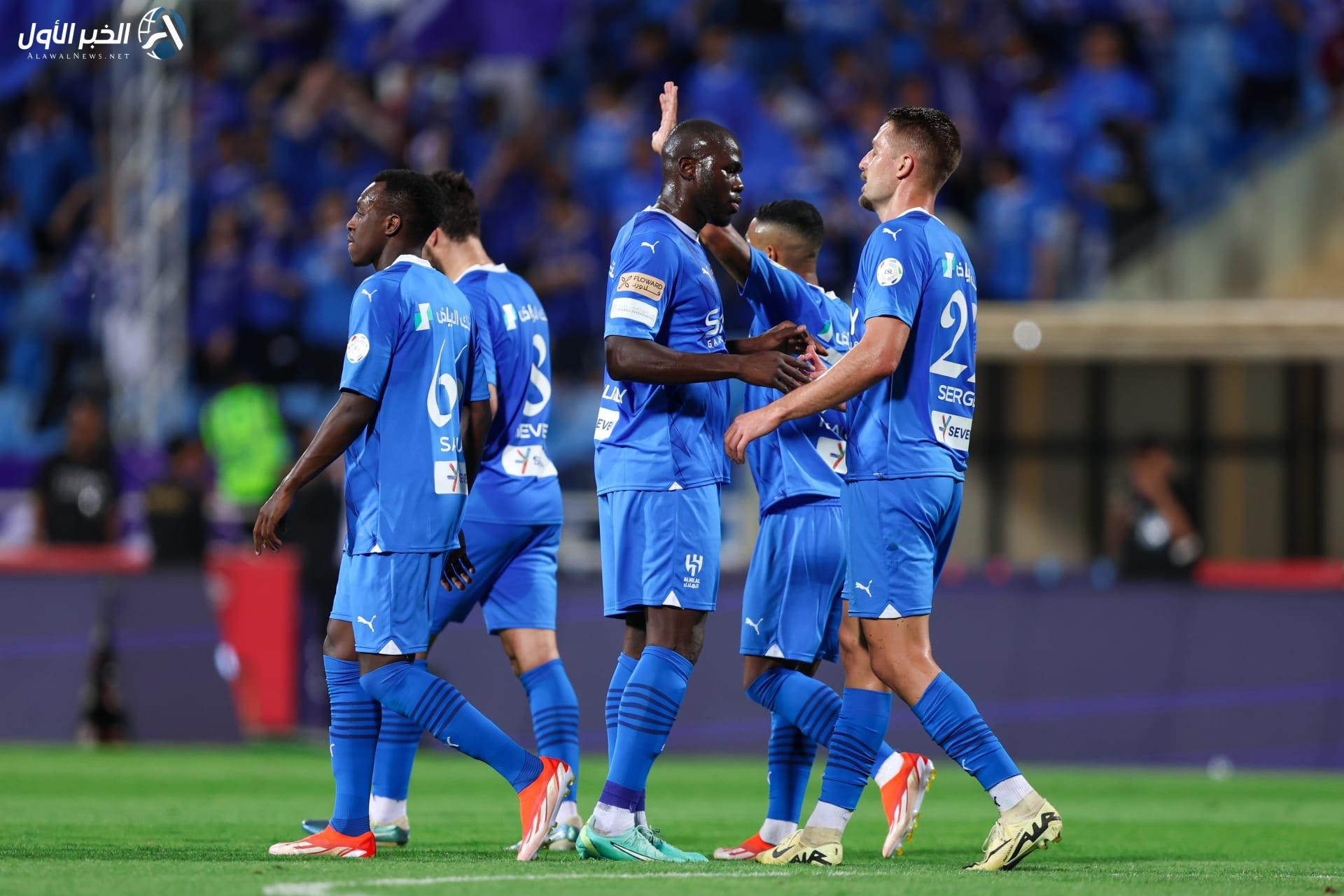 العيسى يوجه تحذير عاجل لمدرب الهلال الجديد بسبب هذا الثنائي