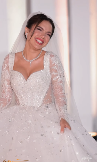 الفنانة رنا رئيس