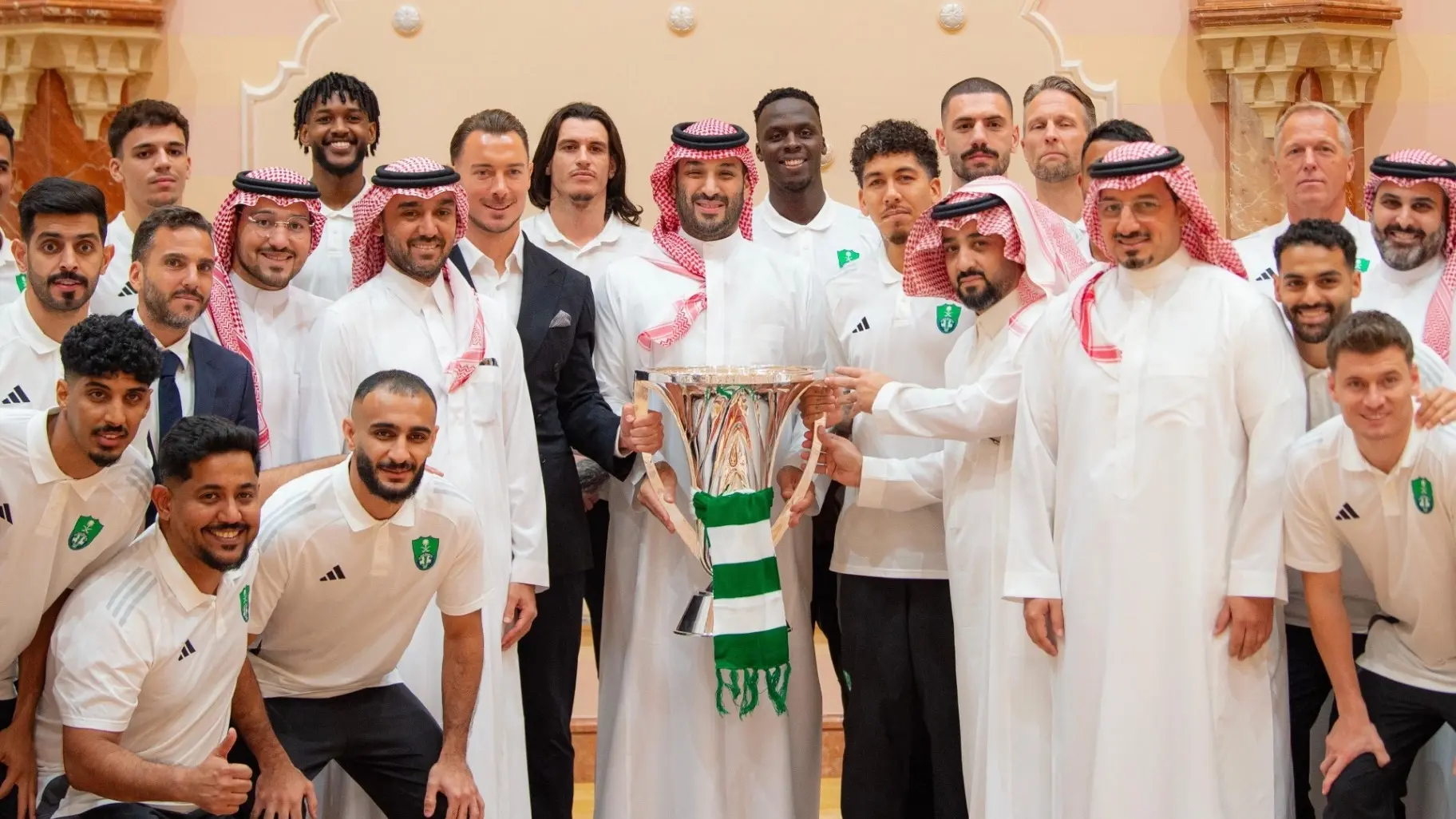 ولي العهد يُصالح الأهلي السعودي بعد الخسارة من الشباب