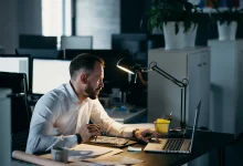 تخصصات معدل 15 علوم تجريبية 2025: الأكثر طلباً ومستقبلاً في سوق العمل