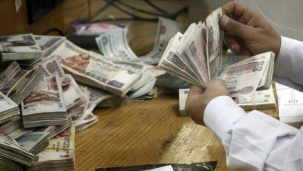زيادة رواتب الموظفين رسميًا.. 700 جنيه إضافية لهذه الفئات المستفيدة