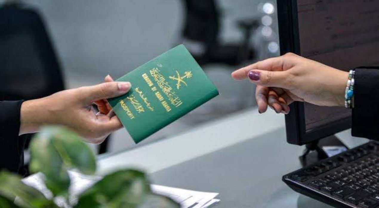 صلاحية إقامة عامل وافد ورقم الحدود.. خطوات الاستعلام بالرابط الآن