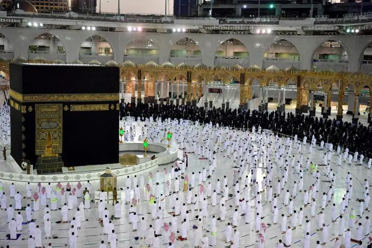 طريقة إصدار تأشيرة عمرة من خارج المملكة ورسوم الحصول عليها